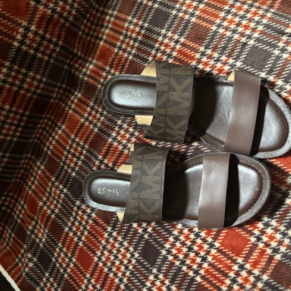 Michael Kors Brown and Logo Slide Sandals “comfort”